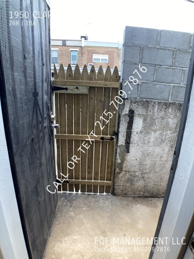 Building Photo - 1950 Clarence St