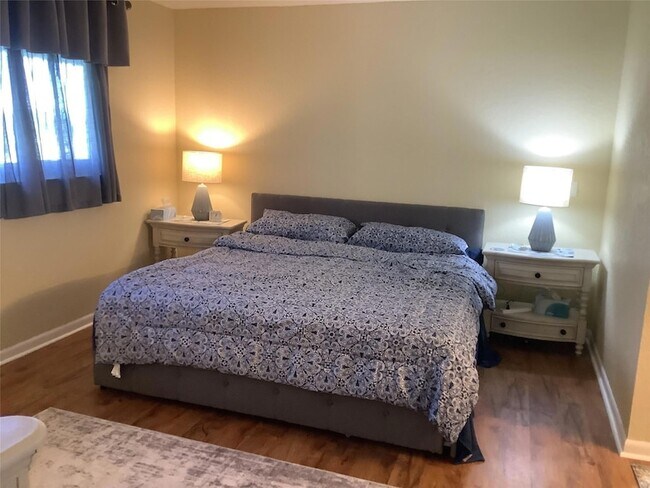 Building Photo - 7797 Golf Cir Dr