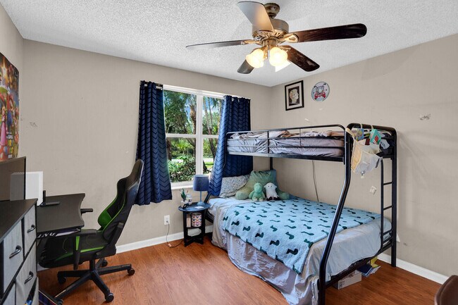 Building Photo - 3331 Commodore Ct