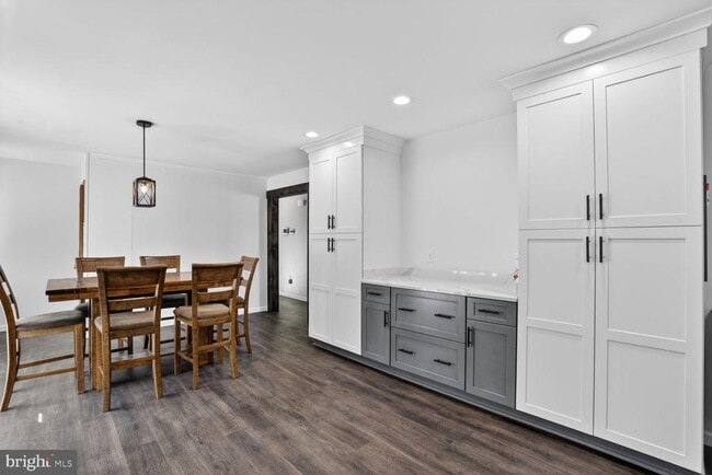 Building Photo - 10160 Dahlgren Rd