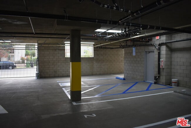 Building Photo - 4504 Colbath Ave