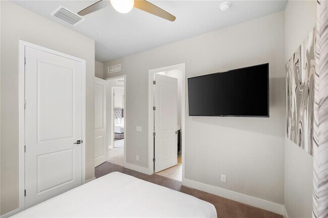 Building Photo - 7770 Sandy Ridge Dr