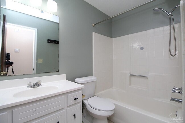 Building Photo - 6528 Hunter St