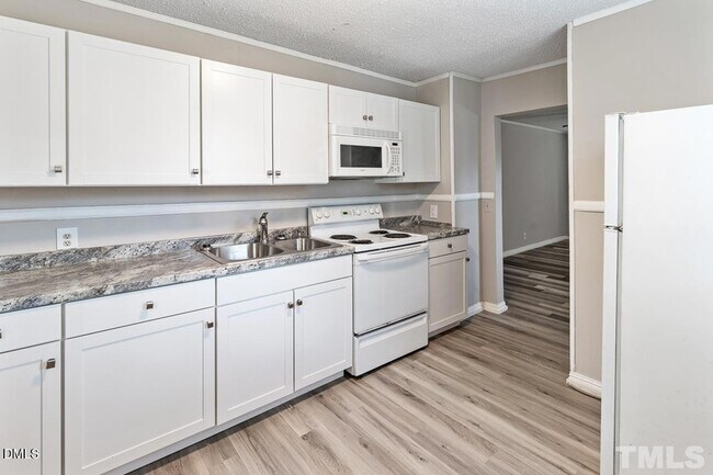 Building Photo - 2509 White Oak Ave