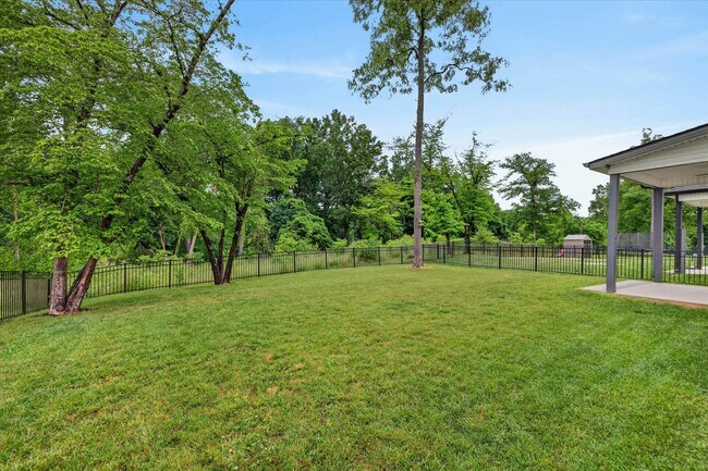 Building Photo - 4 Bedroom Pet Friendly Home For Rent with Club House, Comm. Pool, & Comm Gym Access!