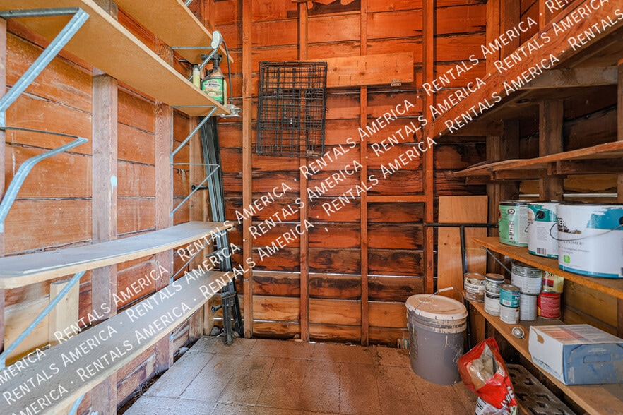 Building Photo - 2911 E Flower St