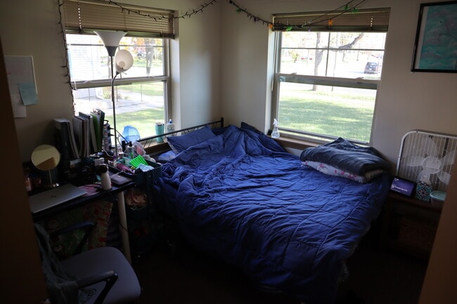 Bed 4 - 168 N Tratt St