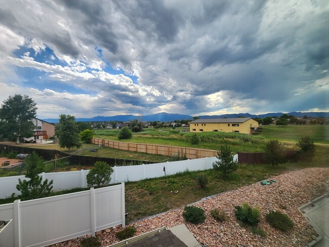 Building Photo - Quiet 2 bed 3 bath home in the 80923 area!!