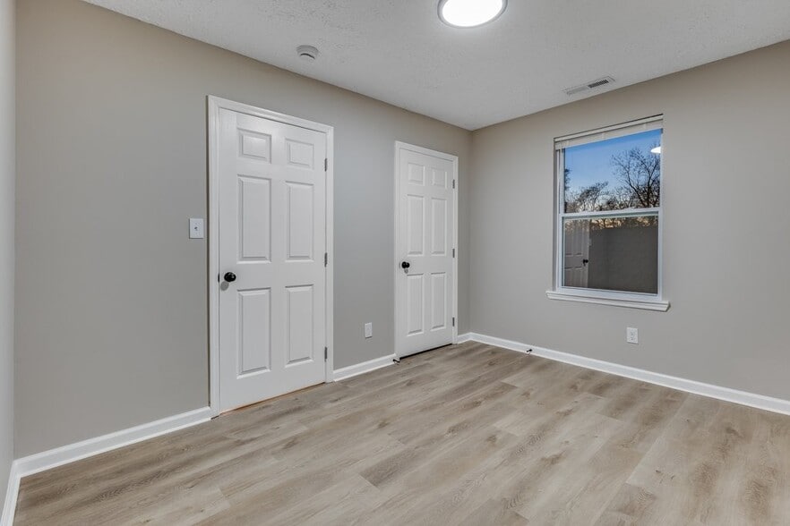 Building Photo - 2312 E 14th St