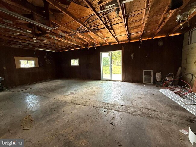 Building Photo - 87 Becks Ln