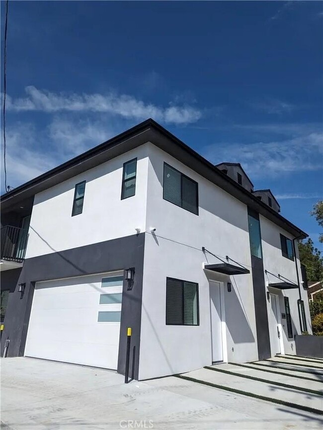 Building Photo - 11141 Strathern St