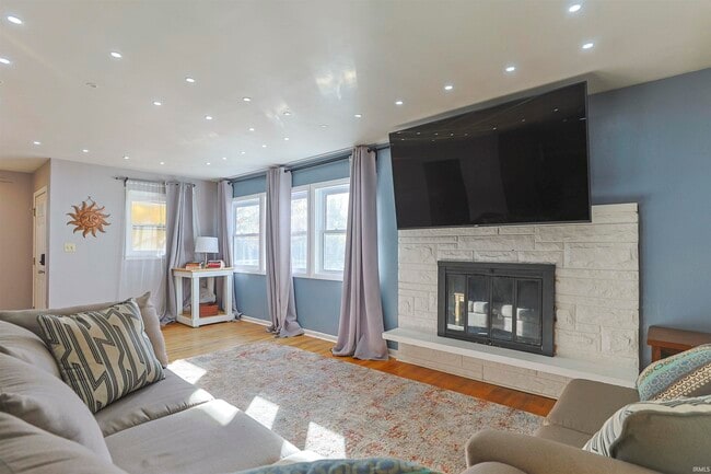 Building Photo - 19191 Palisade Ave