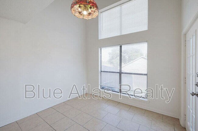 Building Photo - 701 Via Del Mar
