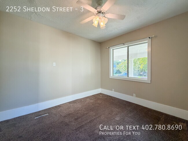 Building Photo - 2252 Sheldon St