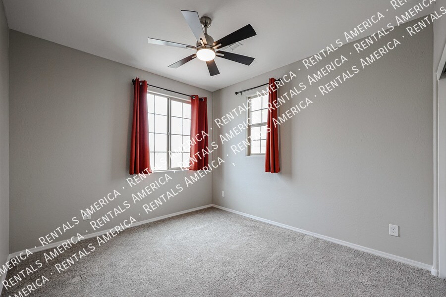 Building Photo - 1701 E Dogwood Ln
