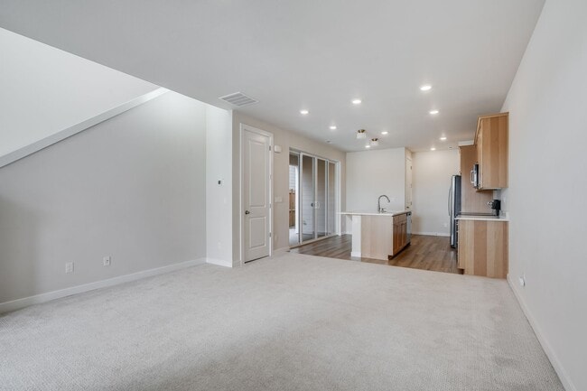 Building Photo - Beautiful 3 Bed, 3 Bath Rental Home in Hil...