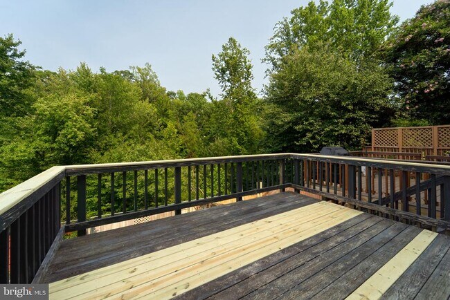 Building Photo - 413 Lakeview Ct