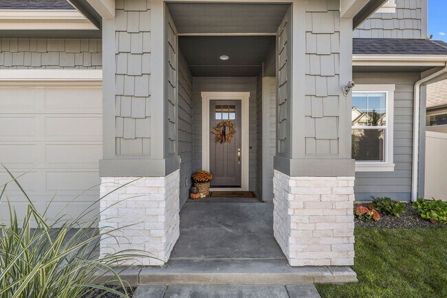 Building Photo - Beautiful 4 bed 2.5 bath home