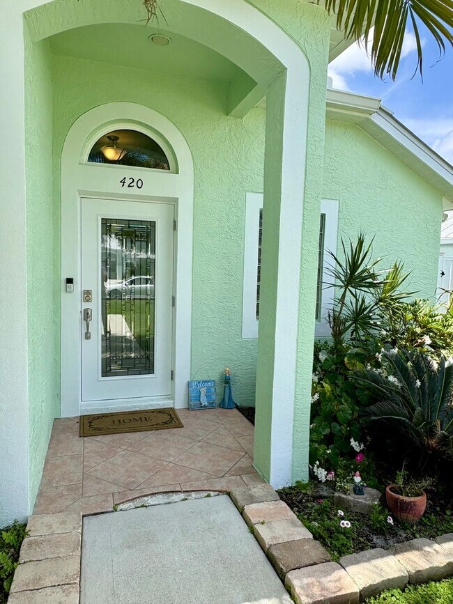 Building Photo - 3/2/2 with huge screened-in lake view patio in The Pines/Jensen Beach