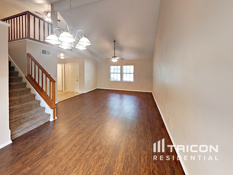 Building Photo - 1378 Southridge Dr