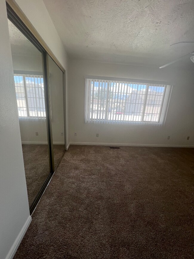 Building Photo - 570 W 350 N