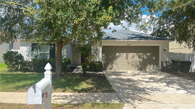 Building Photo - 13609 Laranja St