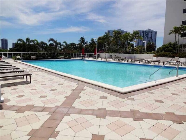 Building Photo - 3675 N Country Club Dr