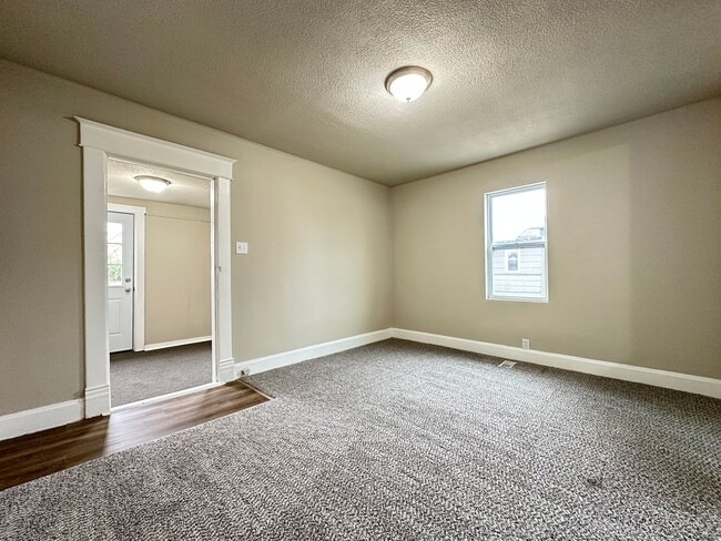 Building Photo - 2 Bedroom Fully Remodeled Home Ogden Iowa