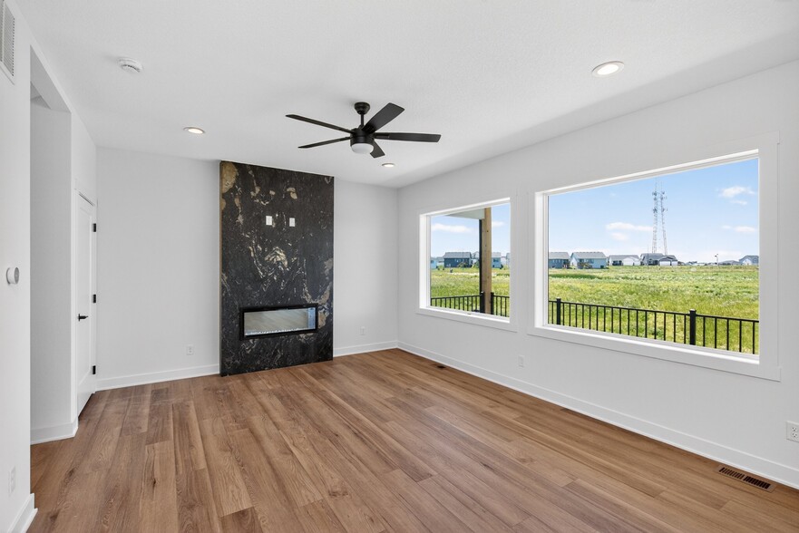 Building Photo - 1130 NW Sproul Dr