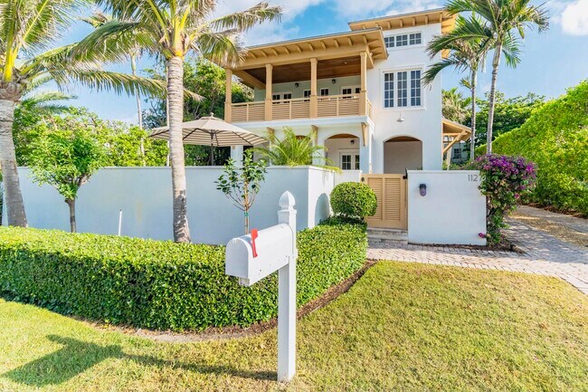 Building Photo - 1127 Miramar Dr