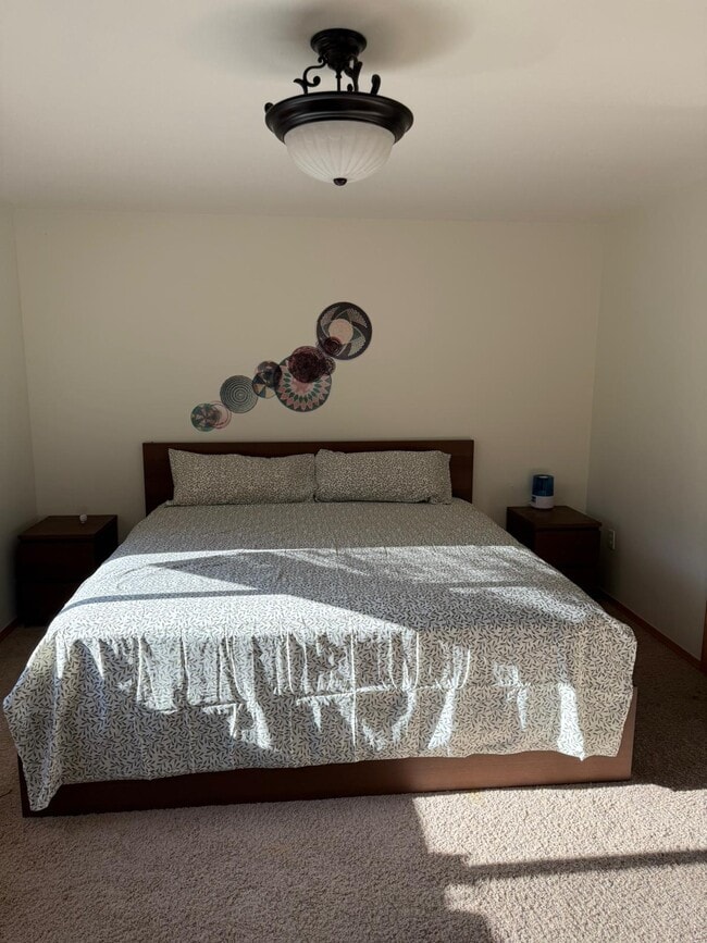 Building Photo - 320 Zillah Pl SE