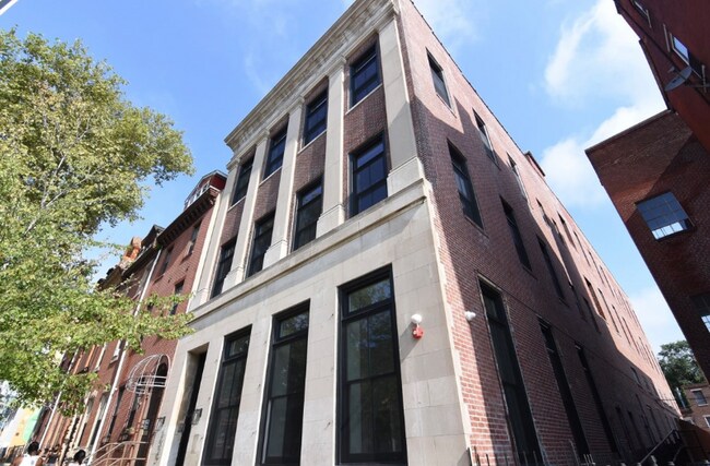 Building Photo - 1523 W Girard Ave
