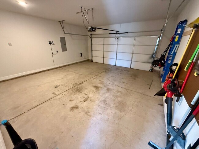 Building Photo - Heritage Bay Subdivision!