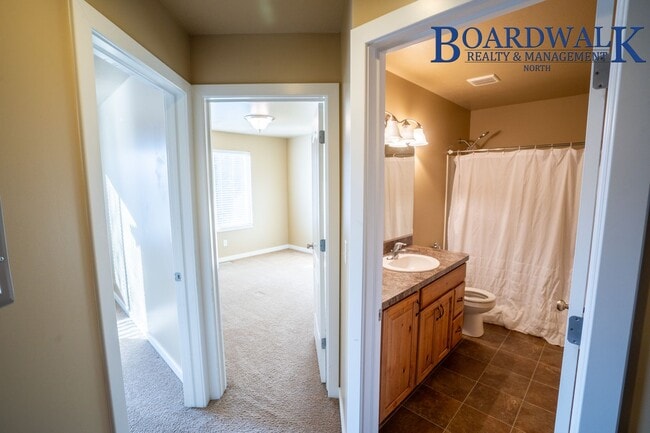 Building Photo - 3 Bed 3 Bath in Layton