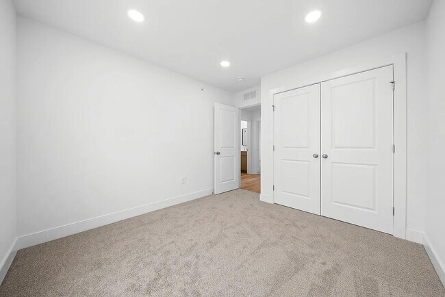 Building Photo - 3029 Howell Aly