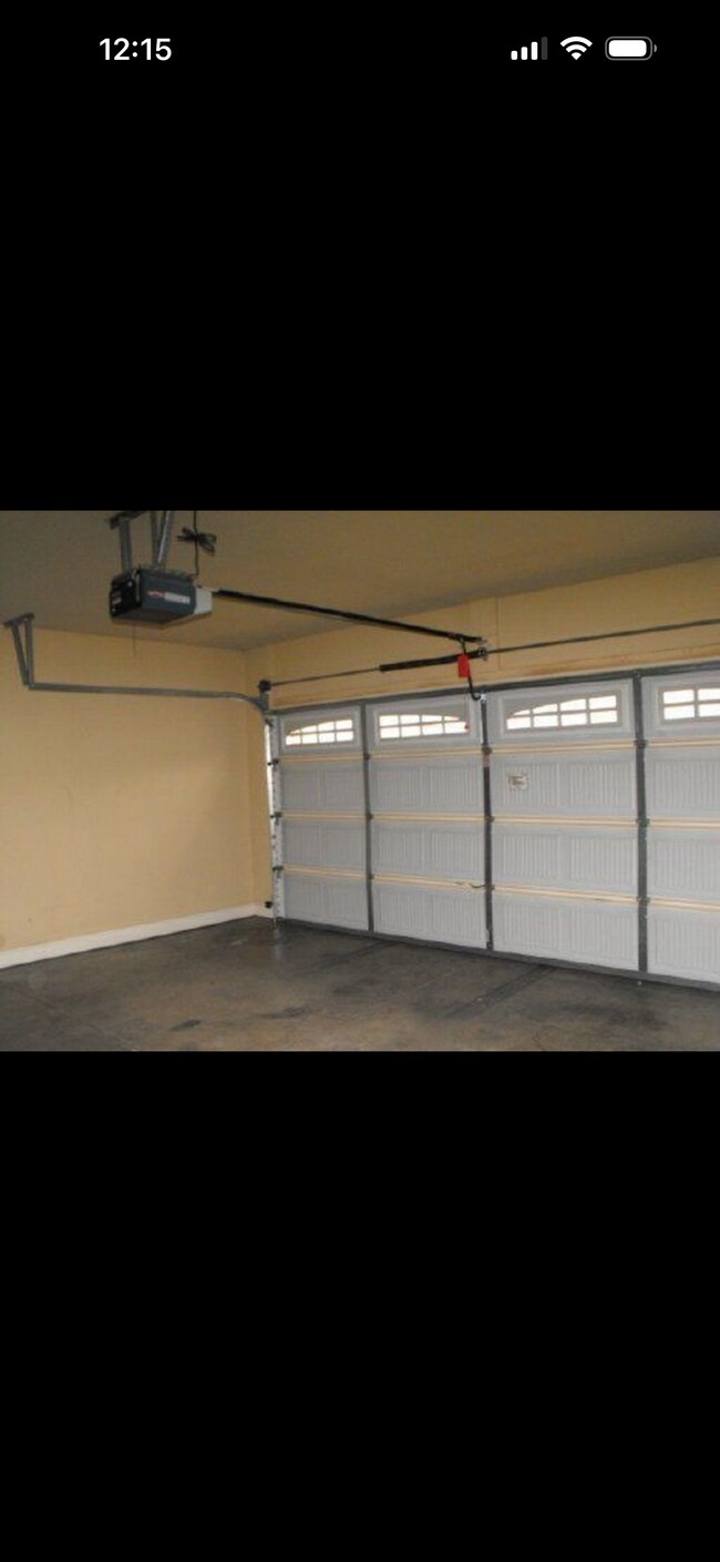 Building Photo - 6904