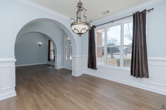 Building Photo - 100 Montview Way