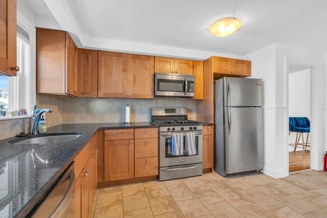 Building Photo - 903 Adams St