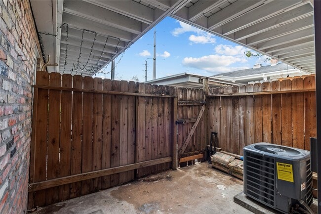 Building Photo - 4040 San Felipe St