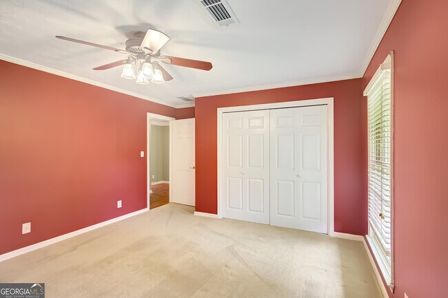 Building Photo - 217 S Sandy Creek Rd