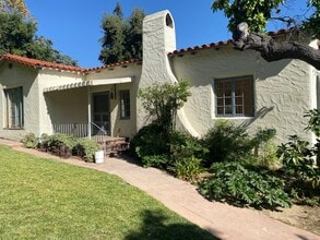 Building Photo - Beautiful 3 bedroom 2 bathroom in La Canada