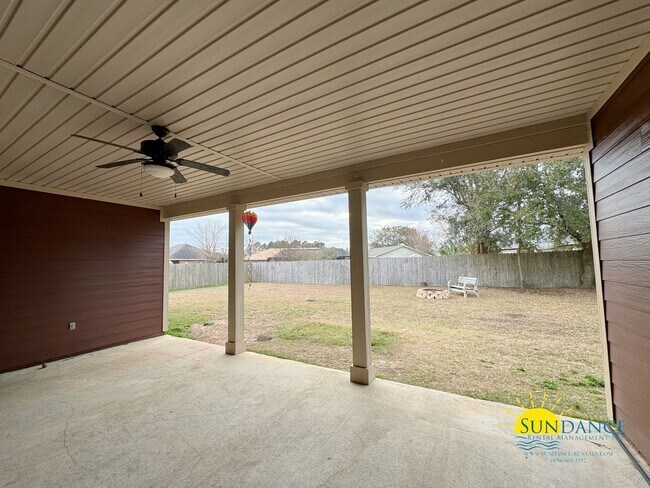 Building Photo - Exquisite 4 Bedroom Home in Navarre Near Beaches & Amenities!