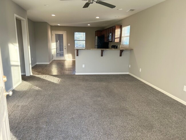 Building Photo - Single Level 2 Bed 2 Car Attached Villa in Blue Springs