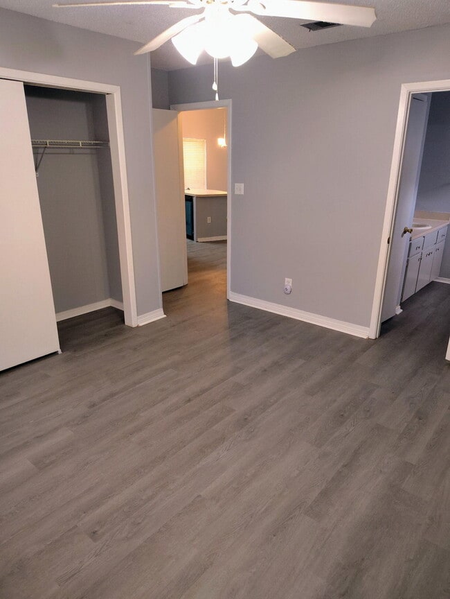 Building Photo - 3026 Yorktown Cir