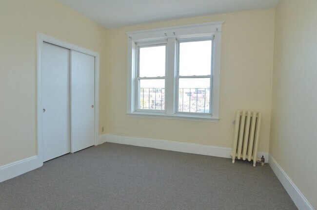 Building Photo - 178 Brighton Ave