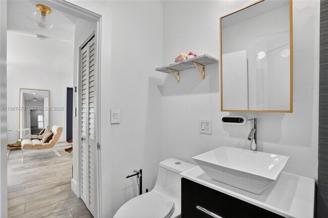 Building Photo - 837 Alberca St