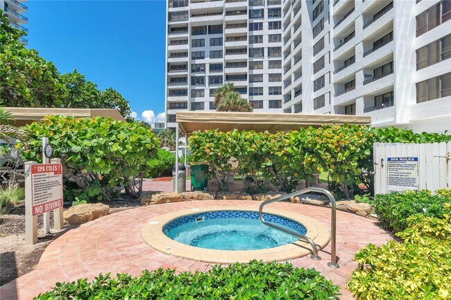 Building Photo - 3505 S Ocean Dr