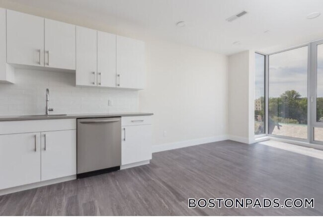 Building Photo - 1065 Tremont St