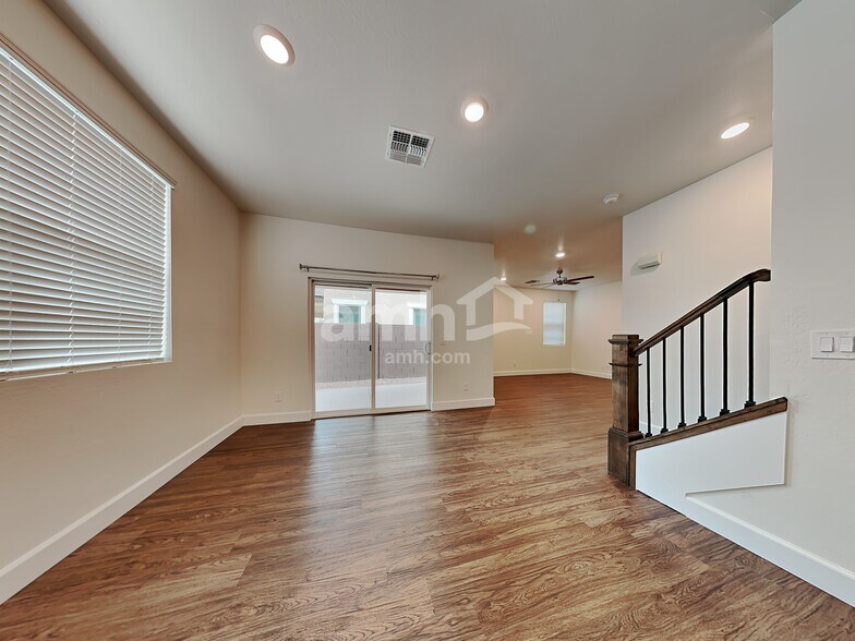 Building Photo - 658 W Bosal Dr