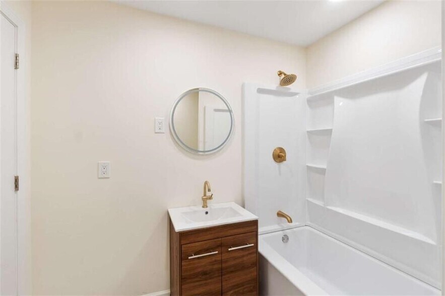 Building Photo - 6048 Blackhawk Trail SE